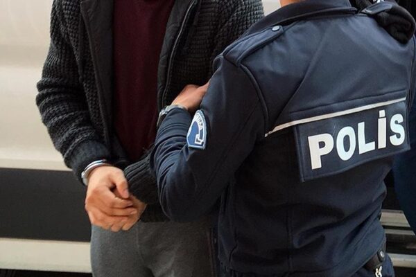 Valiye sosyal medyada hakarete gözaltı