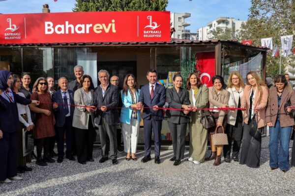 Bayraklı’da “Bahar Evi” kapılarını açtı