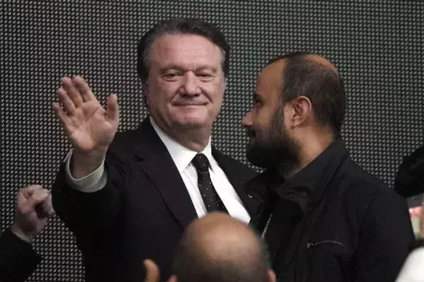 Beşiktaş’ın eski başkanı için geçici ihraç!
