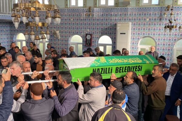Yangından ölen genç kadına son görev!