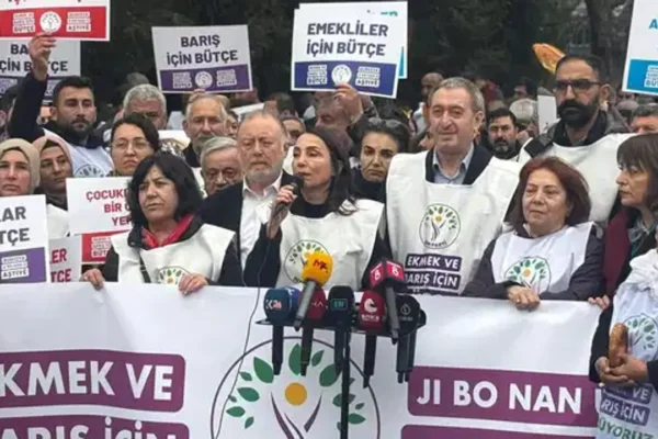 DEM Parti’den TBMM önünde ‘bütçe’... DEM Parti’den TBMM önünde ‘bütçe’...