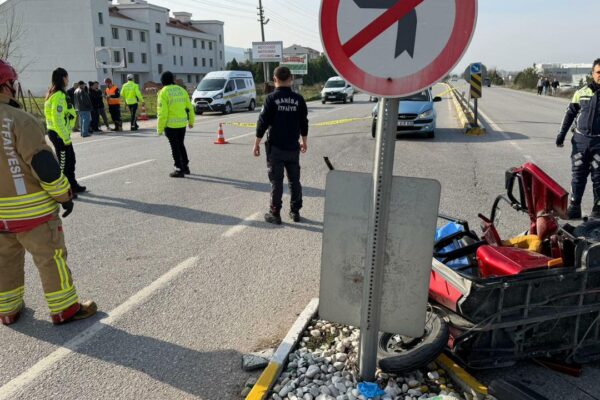 Otomobil elektrikli bisiklete çarptı: 1 ölü
