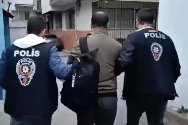 Firari 4 siber dolandırıcı enselendi!