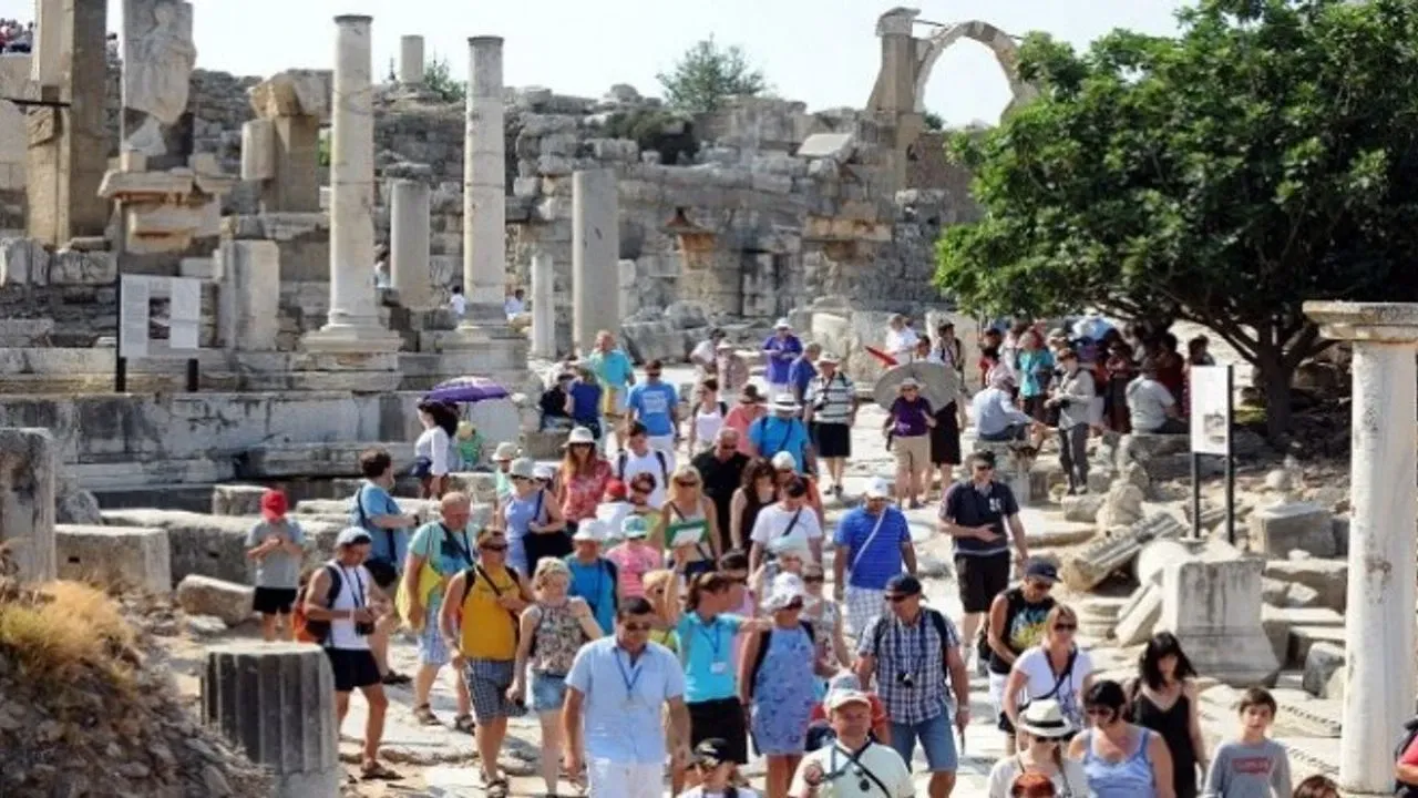 İzmir’in turist raporu… Hakkari’nin gerisinde kaldı!