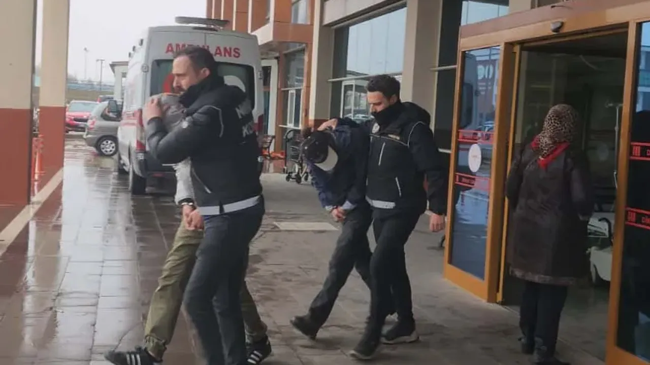 İç çamaşırı ve bot içine uyuşturucu sakladı