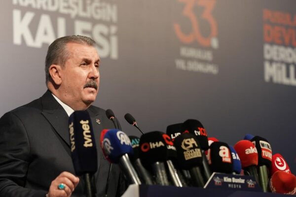 Destici: Biz sadece parti değil, milletiz