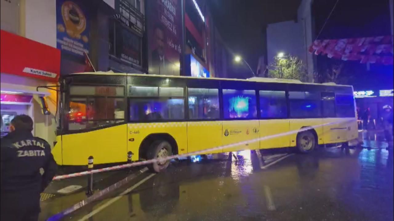 İETT otobüsü binaya çarptı: 6 yaralı