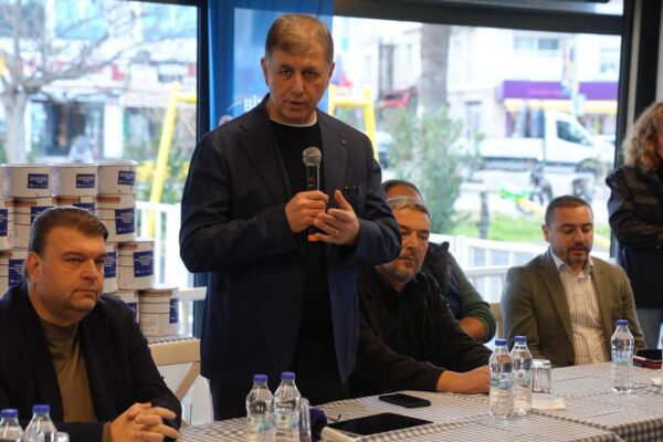 Tugay’dan Seferihisar’da destek mesajı: Üreten her... Tugay’dan Seferihisar’da destek mesajı: Üreten her...