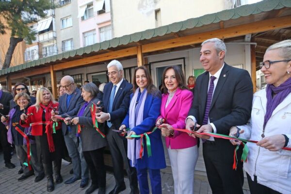 8 Mart’ta anlamlı tören: Alaybey Kadın Danışma Mer... 8 Mart’ta anlamlı tören: Alaybey Kadın Danışma Mer...