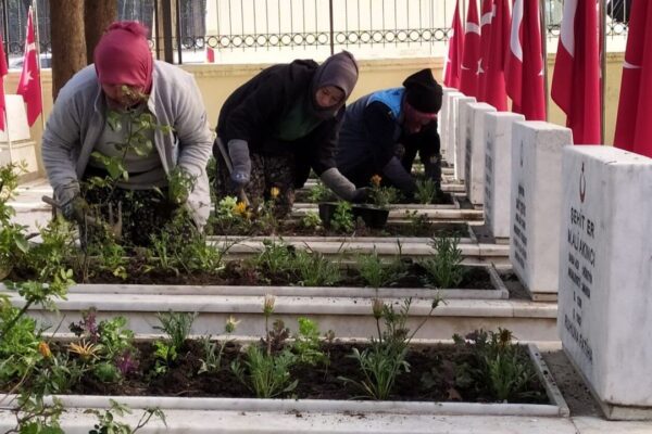 Manisa Büyükşehir Belediyesi şehitlikleri 18 Mart’...