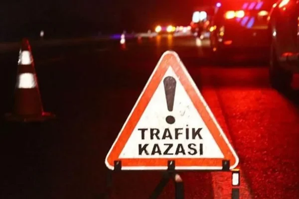 Kamyonet ile motosiklet çarpıştı: Feci kazada bir ...