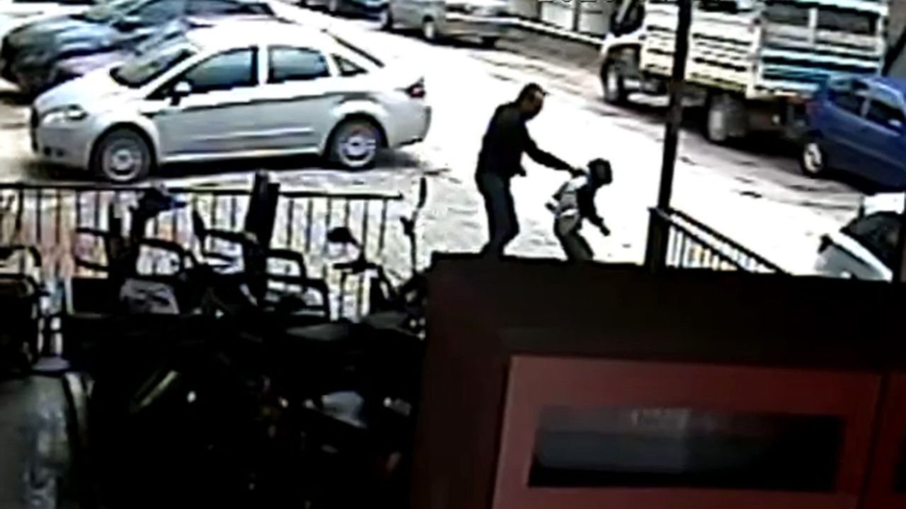 ‘Bahçeye zarar veriyorsun’ dedi… 9 yaşındaki çocuğa darp iddiası!