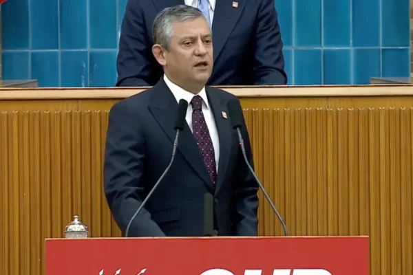 CHP lideri Özel: ‘Bir santim eğilmeyeceğiz!&... CHP lideri Özel: ‘Bir santim eğilmeyeceğiz!&...
