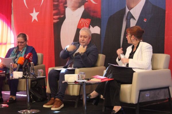 CHP’den yerel ekonomi paneli: İktidar esnafı kenar...