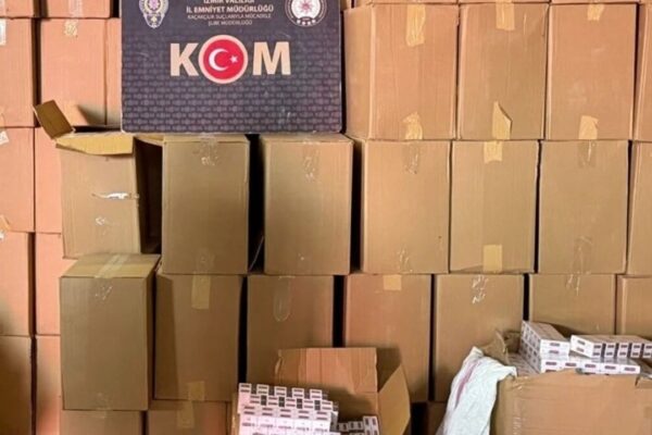 İzmir’de dev kaçakçılık operasyonu: 1 milyon 850 b...