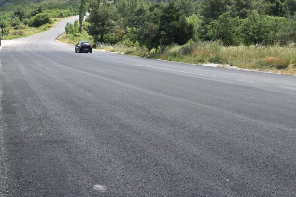Manisa’daki kırsal mahallelerde yol yapım ça...