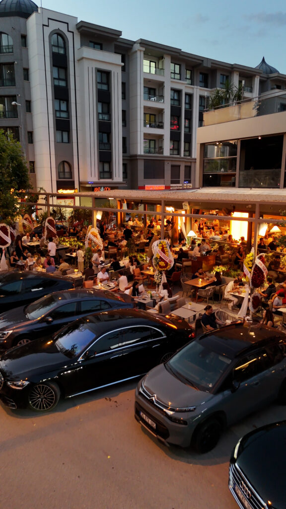 Piers Brasserie Bayraklı, İzmir’in Yeni Sosy... Piers Brasserie Bayraklı, İzmir’in Yeni Sosy...
