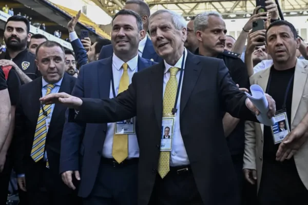 Aziz Yıldırım’dan TFF hamlesi: Yabancı kural... Aziz Yıldırım’dan TFF hamlesi: Yabancı kural...