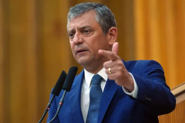 Özel’in Manisa ekibine operasyon: 2 gözaltı!