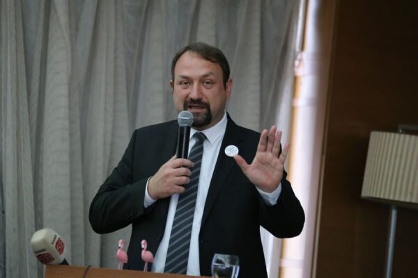 Ve Başkan Gümrükçü fiilen göreve başladı… İlk tema...