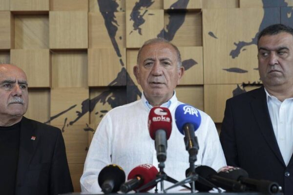Gürsel Tekin’den ‘figüran’ açıklaması: Belli ki bir hata olmuş