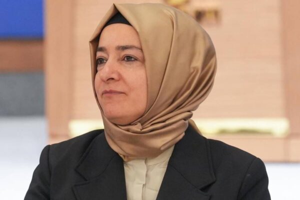 AK Parti’de yeni ‘Fatma Betül Sayan Ka...