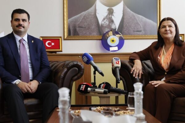 AK Partili İnan’ın Foça ziyaretinde Özel’e zehir zemberek sözler!